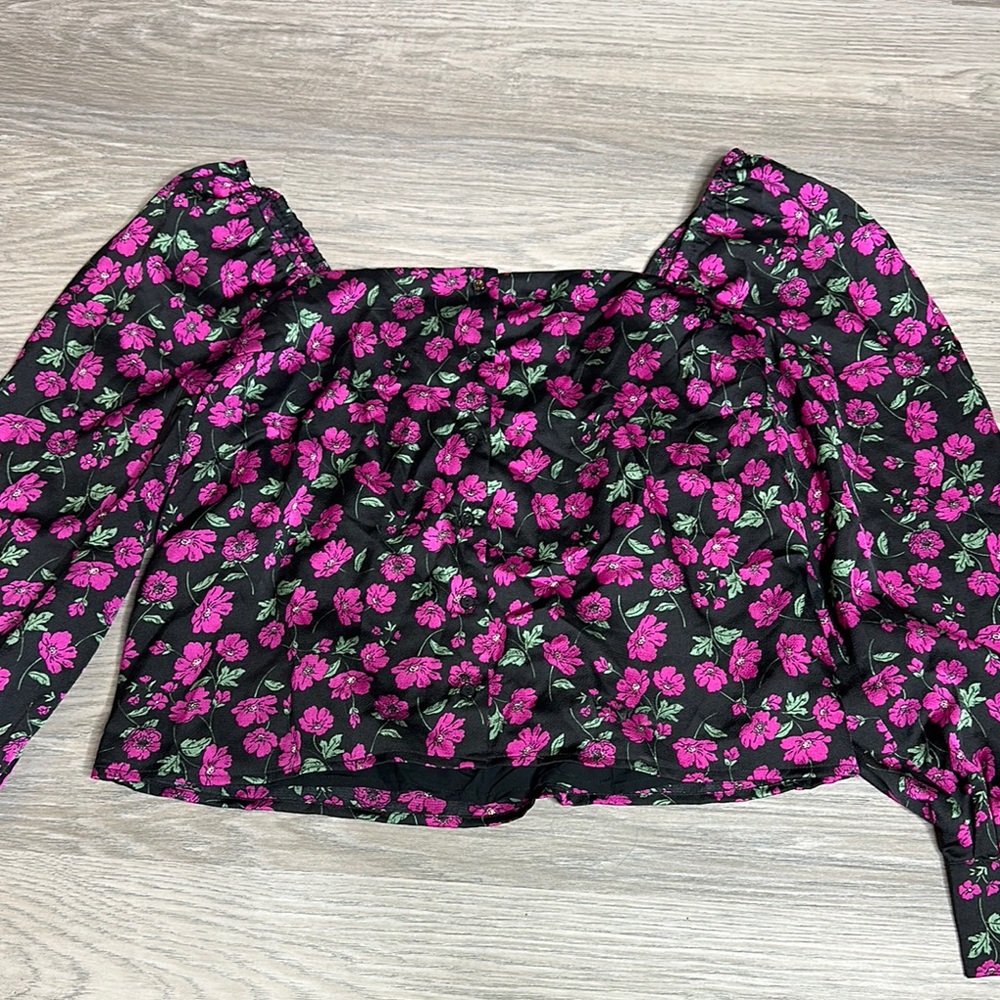 Leith Black and Pink Puff Sleeve Crop Blouse